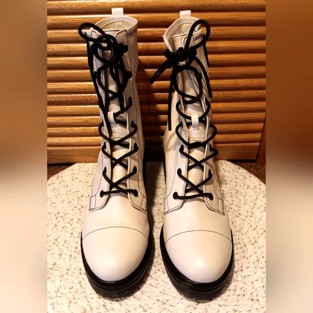 Michael Kors Anaka Off White Lace-Up Boots Size 7.5
